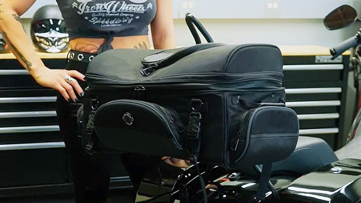 ローライダー乗りに朗報っ!!シルエットを崩さずにシーシーバー&ラゲッジラックの2WAYで使える、とっても便利なアイテムの登場ですっ♪♪ Viking Bags Iron Born Blade3
