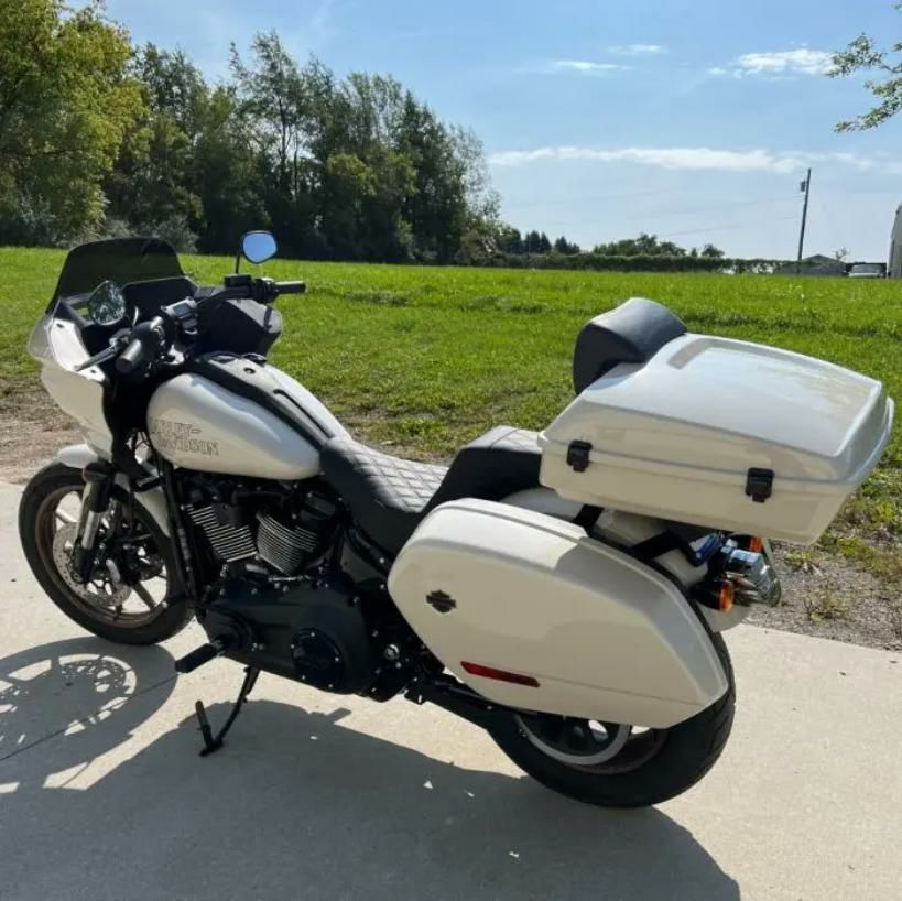 ツーリングやバイク旅行も充実すること間違いなし!人気モデルFXLRSTをはじめとするソフテイルモデルにツアーパックを!3