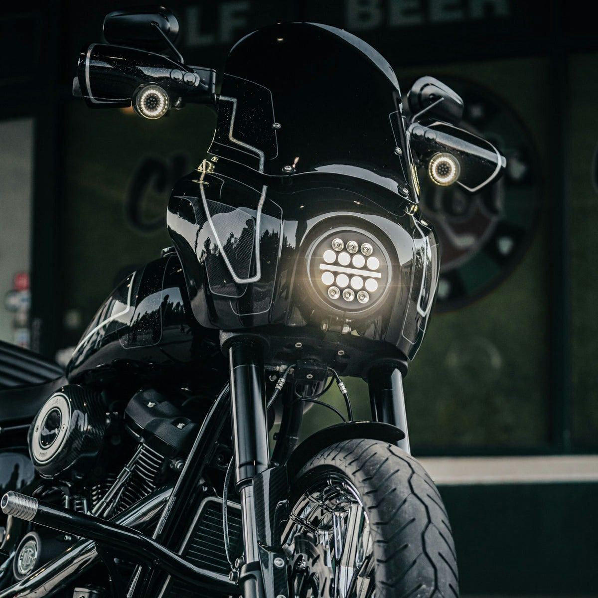 ハーレーの人気車種FXLRSに専用設計!?車体の純正カラーともマッチするT-SportsフェアリングキットがOriginal Garage Motoより販売開始!2