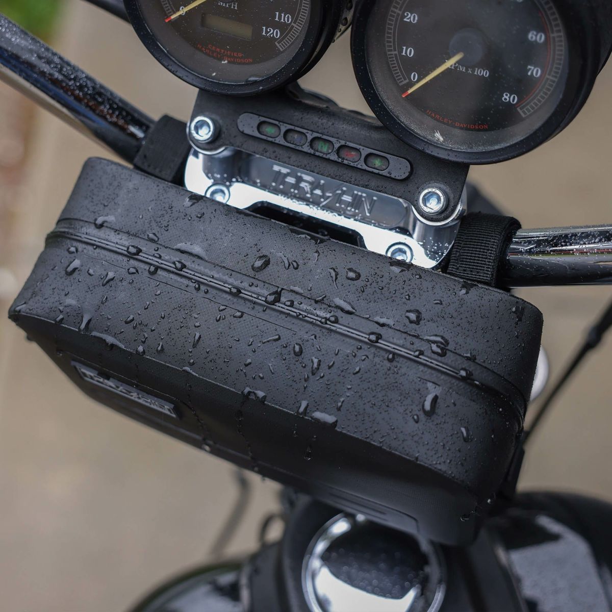 ハーレーライダーから絶大な人気を誇るTHRASHINのバーバッグより新色カラーやバージョンアップを遂げた新仕様バーバッグが登場!5