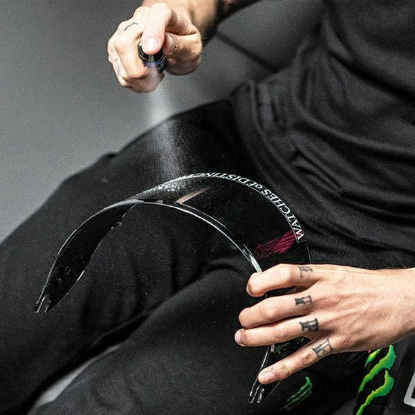 水不要でヘルメットを丸洗い！？この1キットで汗・ニオイ・曇りすべてを一掃するMuc-Offヘルメットケアキット登場！5