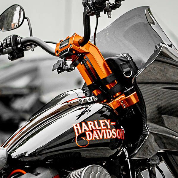 ハンドル回りにカラーパーツを散りばめ、愛車のハーレーに個性を追加！オリジナルガレージモトよりハンドル回りを彩るパーツが多数登場！2