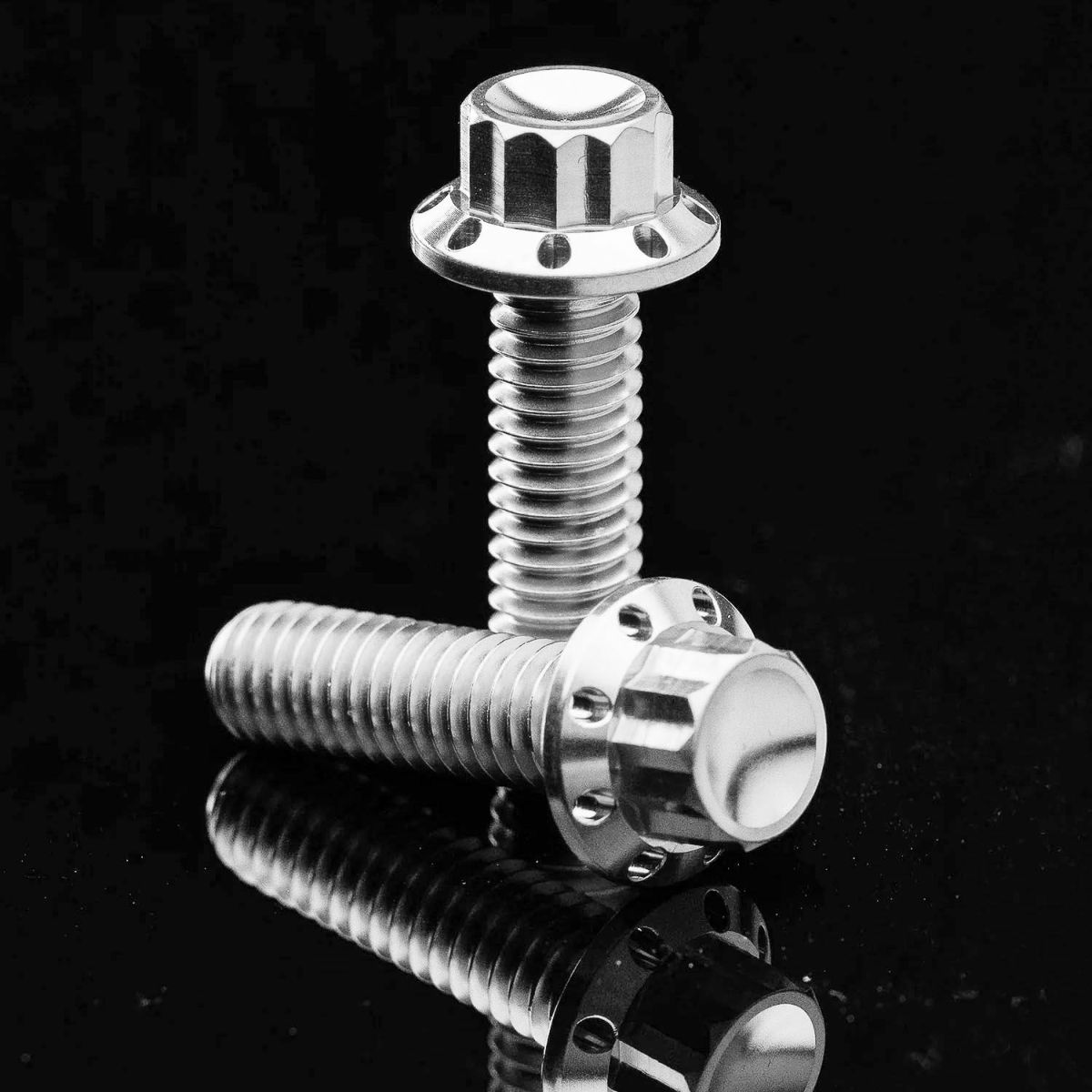 細部までこだわりたいライダーに贈る！「軽さ」「強さ」「美しさ」を兼ね備えた アレンネス製12ポイントチタンボルトキットが販売開始！2