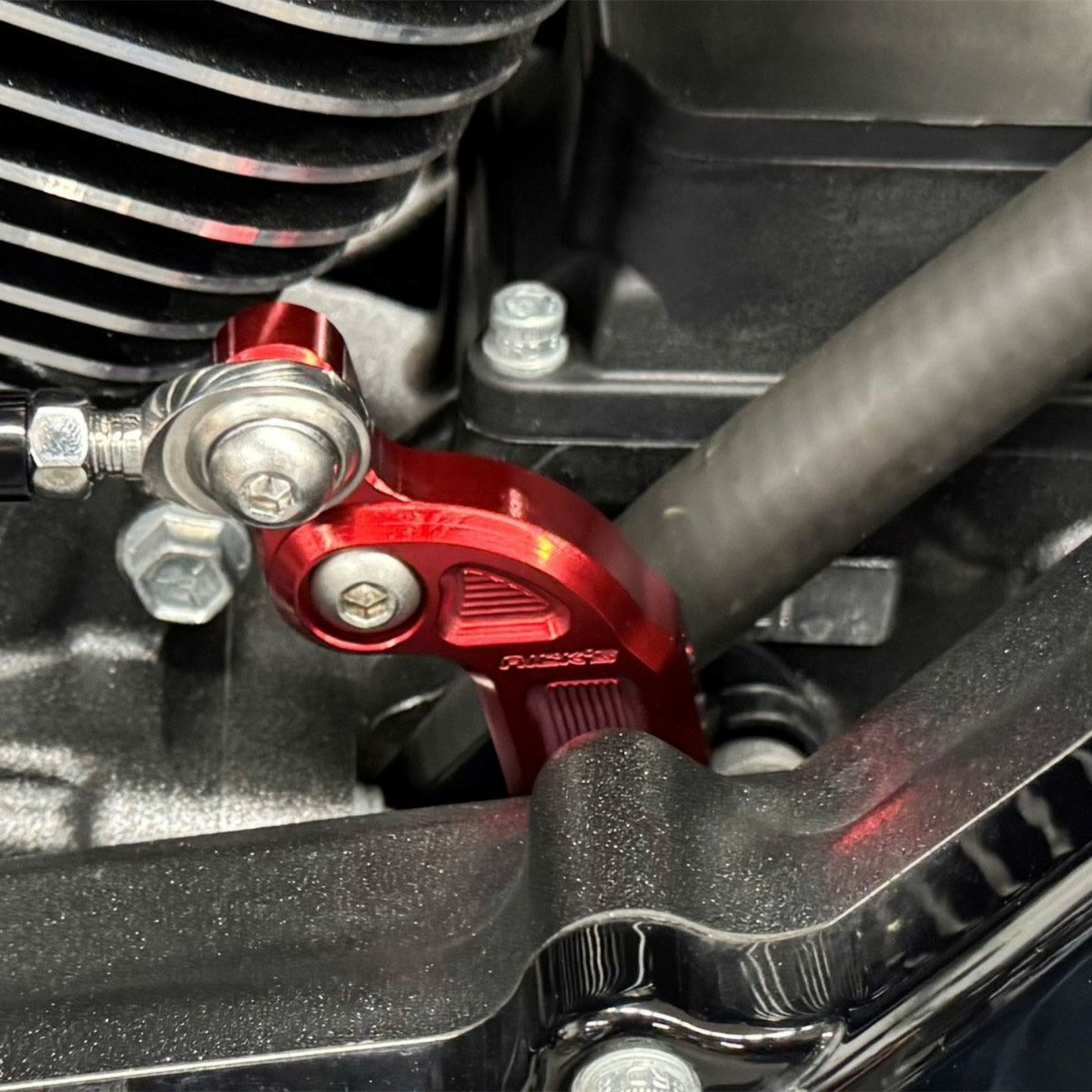 シフトが激変!?ニュートラルが一発で決まるRick’s「Shift Easy」M8用シフトレバーエクステンションが販売開始!4