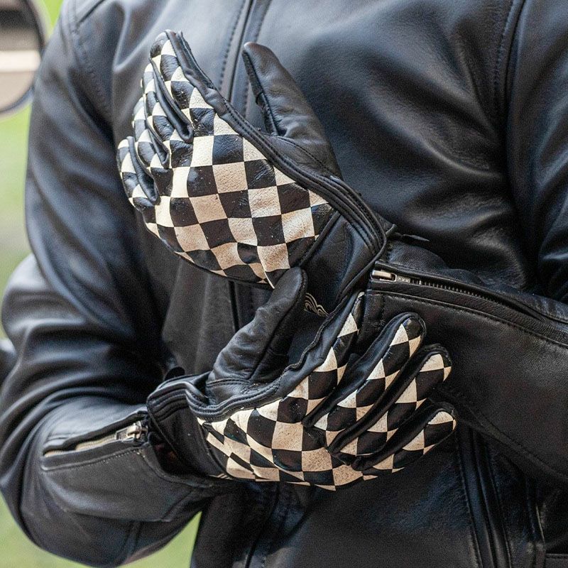 走りの高揚感を、指先から。ツーリングをこよなく愛するライダーに贈るSP忠男×DEGNER コラボ レザーグローブが堂々の登場!4