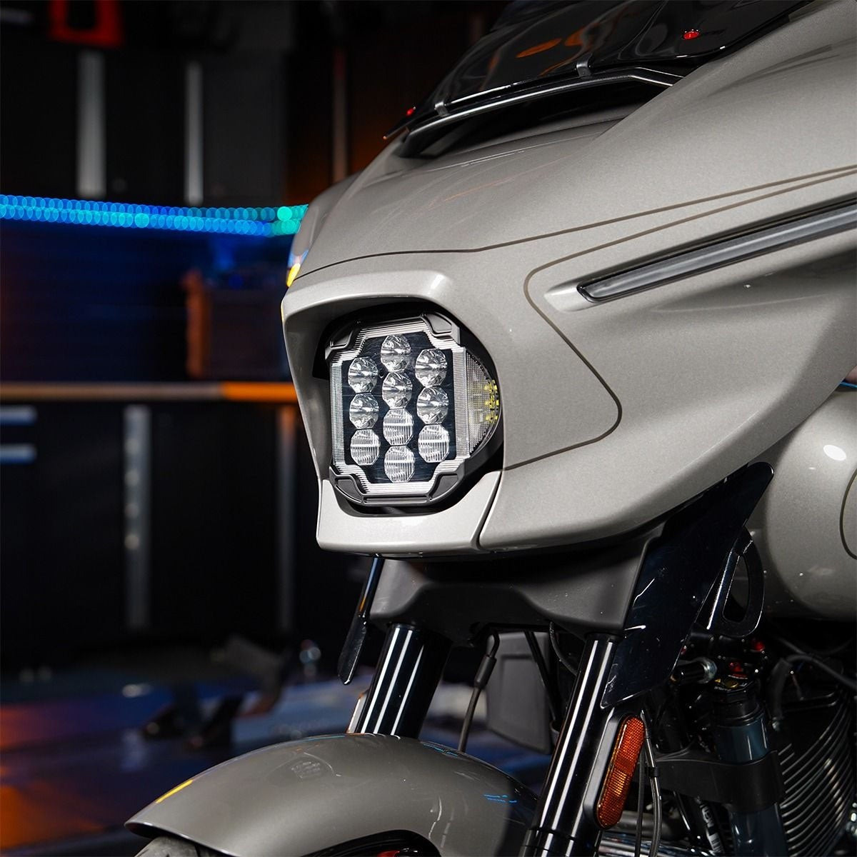 夜を支配する圧倒的な光へ。純正比最大90％UPの光量！FLHX専用パフォーマンスLEDヘッドライト登場！4