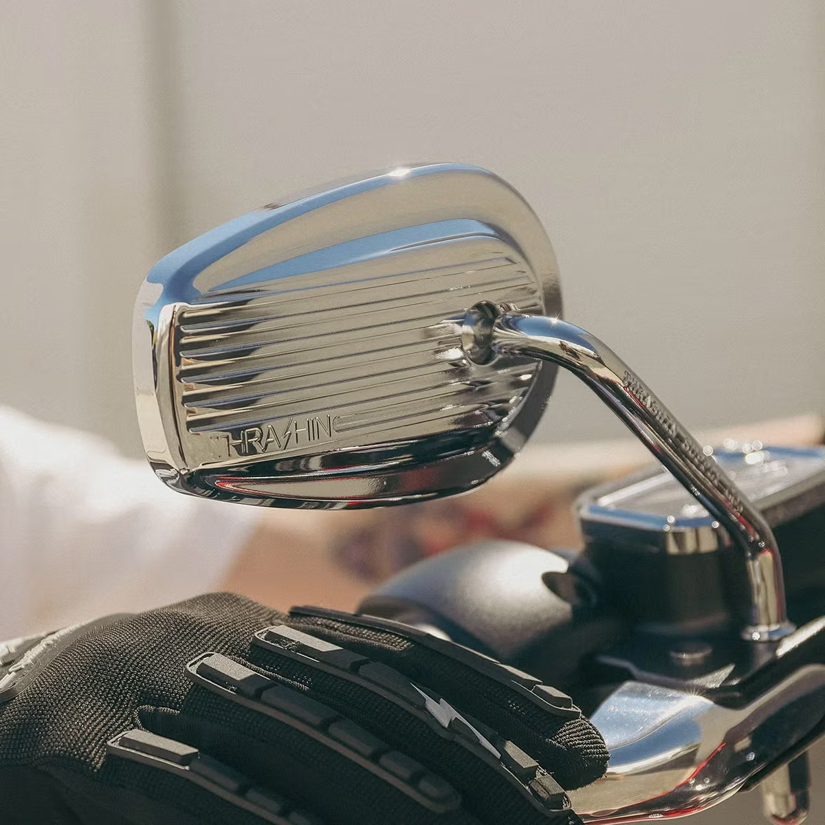 【Thrashin Supply ビレットミニミラーで純正シェイプを20%小さく!】3デザインでハーレーのハンドル周りを軽快に4