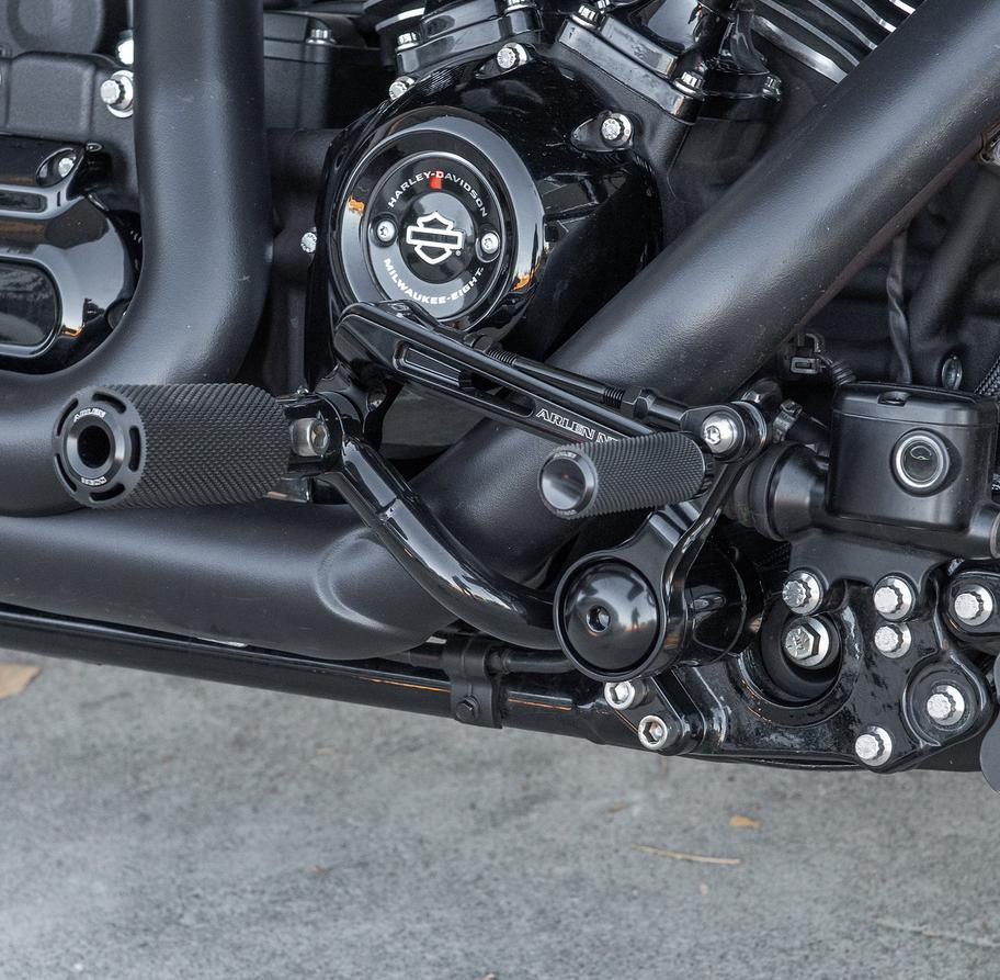 ハーレーツーリングモデルをミッドコントロールに変更!?パフォーマンス仕様により近づくコントロールキットがArlen Nessより登場!5