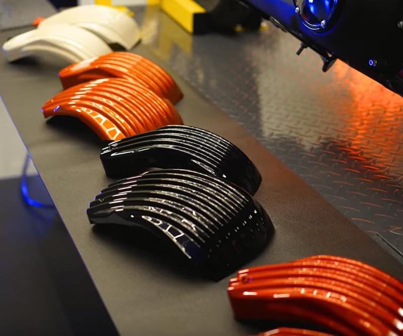 HogWorkzのカラー調合技術とセンスが光る！今までありそうでなかった、カラー展開豊富なハーレーM8ソフテイル用リブデザインサイドカバーが販売開始！4