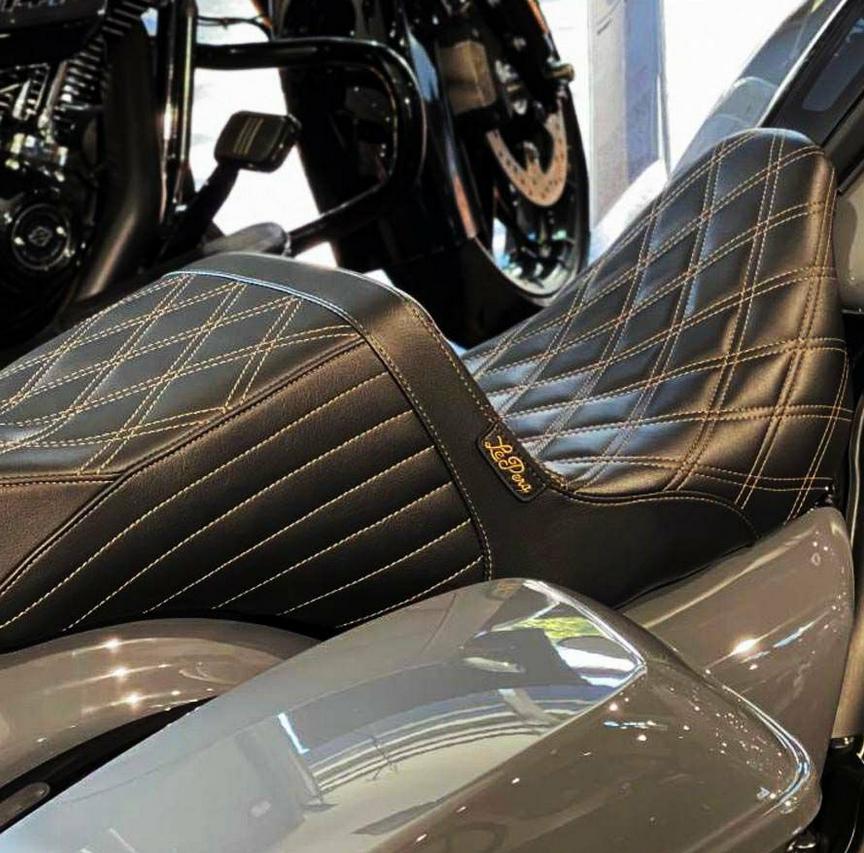 業界のトップを長年走り続けるハーレーシートメーカーLe Peraより、ついに2023年以降新型FLHX/FLTRX対応の本格派シートが販売開始!!5