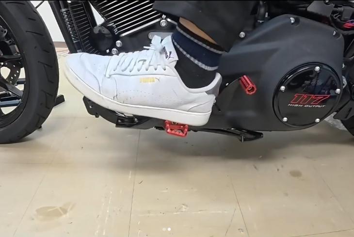 M8ソフテイルのシフト操作に大革新を！SPEEDRAより試行錯誤を繰り返し生まれたミッドコントロール用ヒールシフターが登場！5