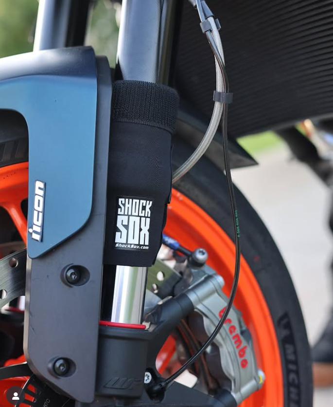 手軽に愛車へアクセントカラーを追加！フロントフォークの保護にも繋がるSHOCK SOXより新たなサイズ・カラーが新登場！4