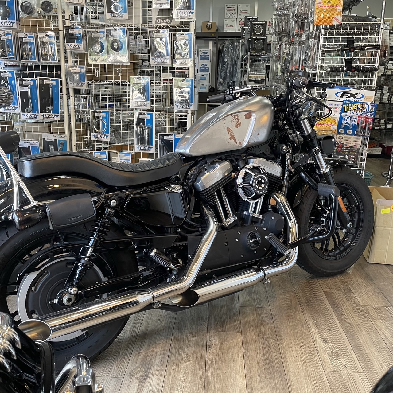 番外編!ハーレー/XL1200Xにレガシータンクを装着してみた(パーツ取り付け)4