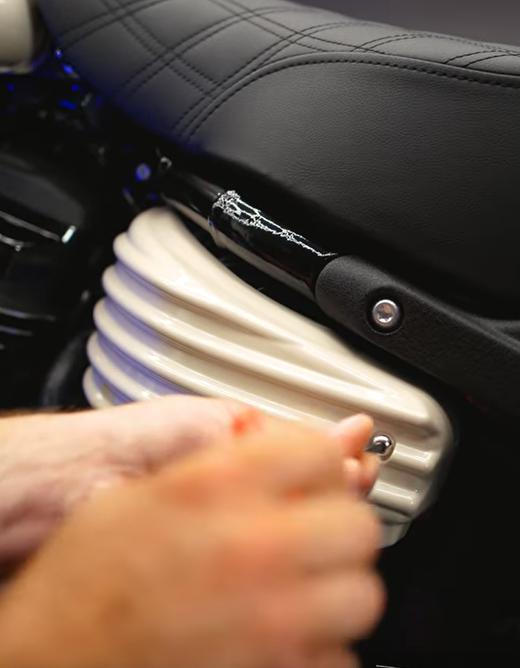 HogWorkzのカラー調合技術とセンスが光る！今までありそうでなかった、カラー展開豊富なハーレーM8ソフテイル用リブデザインサイドカバーが販売開始！5