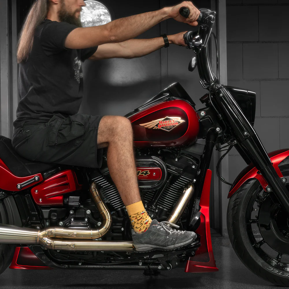 ハーレーライダーの度肝を抜いたキラーカスタム2インチ径ファットハンドルバーに2025年車両対応モデル＆新カラーが仲間入り！2