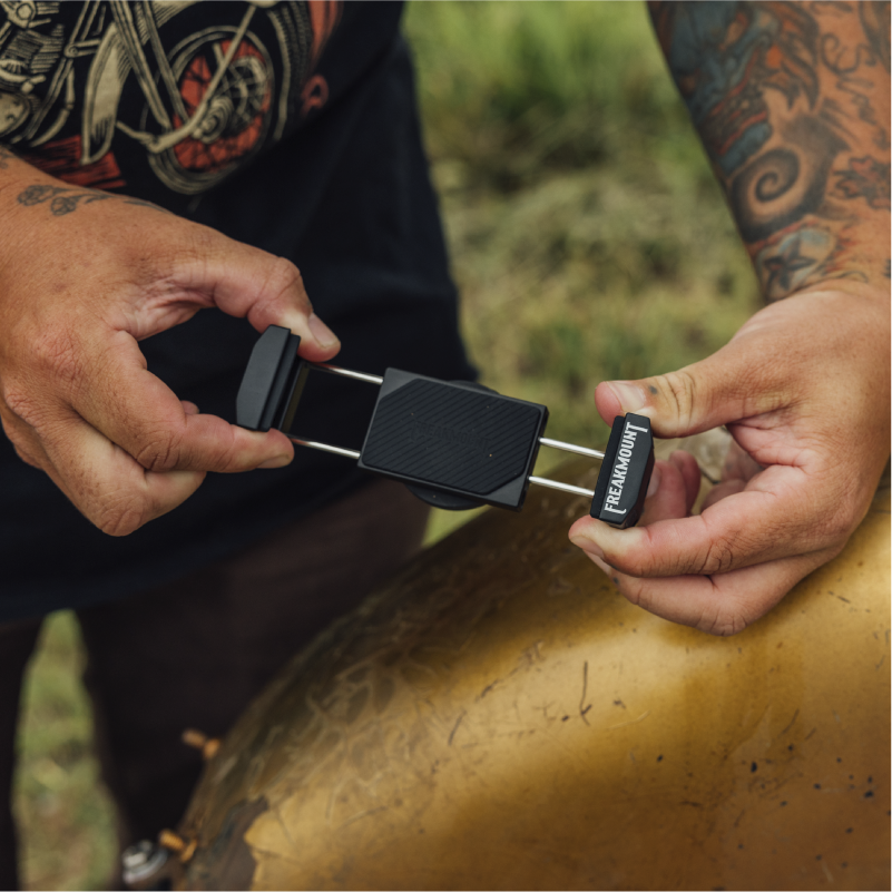 置くだけで、走りに集中。ハーレーの美観を守るマグネット携帯ホルダーFREAKMOUNTが進化を遂げてた2.0モデルとして登場！4